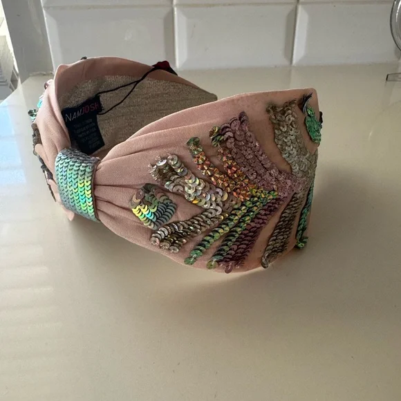 Namjosh Elegant Sequin Embellished Blush Headband - Picture 5 of 8